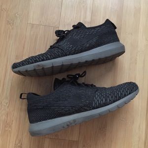 All black Nike Roshe Flyknit Shoes